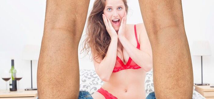 Woman surprised by man's bigger penis Photo 2